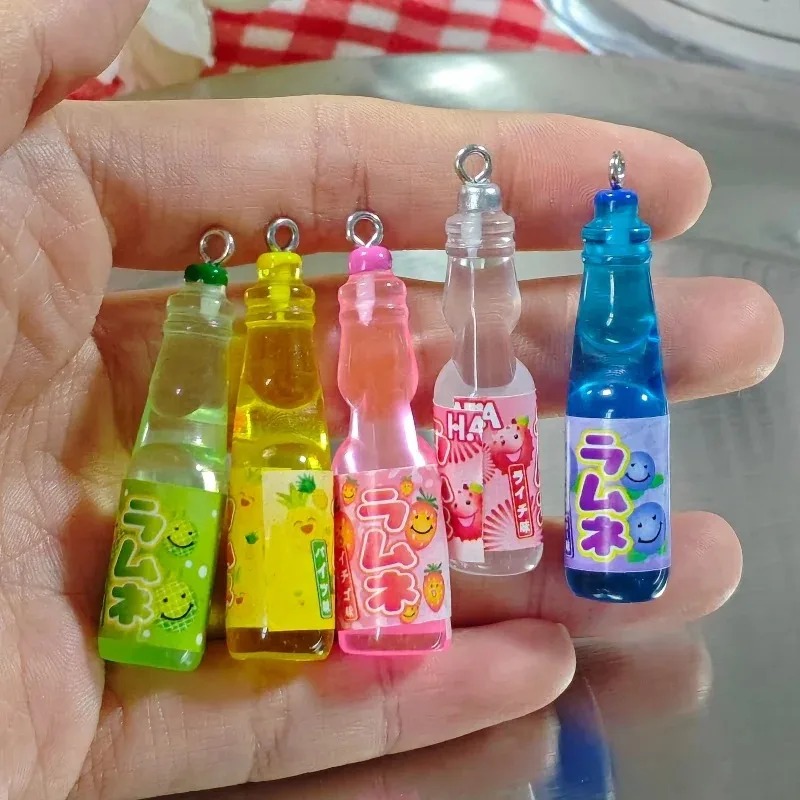 Resin Art Pendant - 10 Stück kleine Getränkeflaschen-Harzanhänger, Kawaii-Getränkeflaschen-Anhänger, DIY-Bastelzubehör